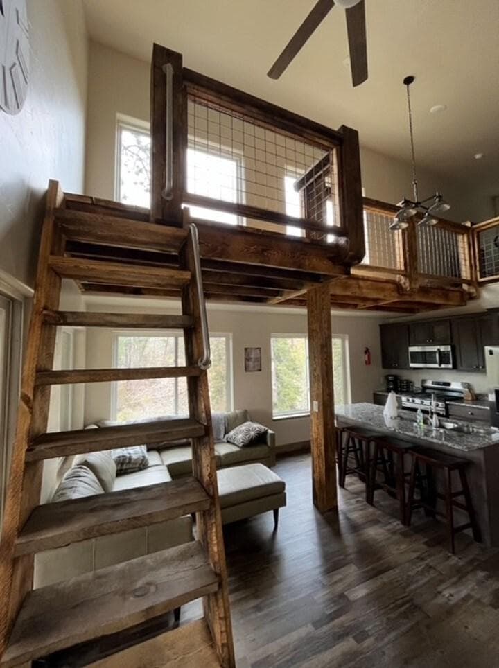 Stairs/Ladder to loft space